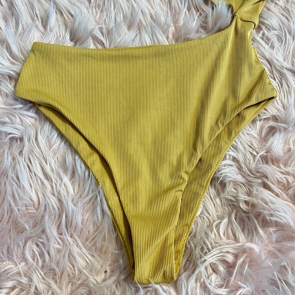 Zaful Ribbed one Shoulder Cutout One-Piece Swimsuit Deep Yellow Size: M - Picture 3 of 9